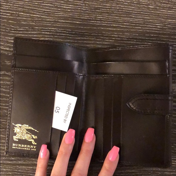 Authentic new burberry novacheck wallet - Picture 7 of 8